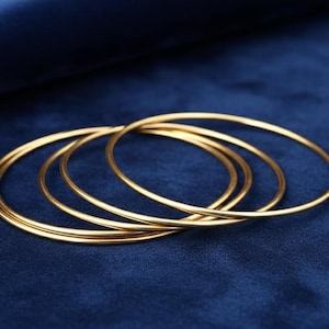 Handgemaakte 18 kt gouden waterdichte armband - dunne, aanslagvrije stapelarmbanden