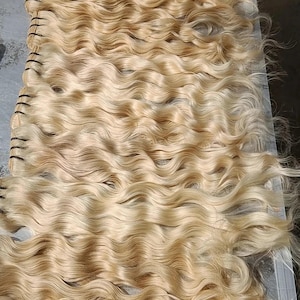 613本のカーリーブロンド人毛束