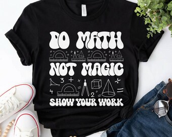 Lustiges Mathe-Lehrer-Shirt, Zaubern Sie nicht, zeigen Sie Ihre Arbeit, Math-Wort-Shirt, Zurück zur Schule Mathe-Lehrer-Geschenk, Retro Mathe-Lehrer-T-Stück