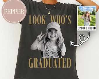 Camiseta personalizada para graduados con foto, camiseta de graduación personalizada de 2026, Comfort Colors Apparel, camiseta de recuerdo para la promoción de 2026