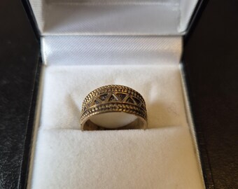 Vintage celtic band style ring