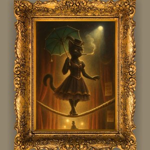Puede incluir: Pintura enmarcada de un gato negro en una escena de circo. El gato, con sombrero y vestido, se equilibra en una cuerda floja, fumando y sosteniendo un paraguas. La obra de arte está dentro de un marco dorado ornamentado.