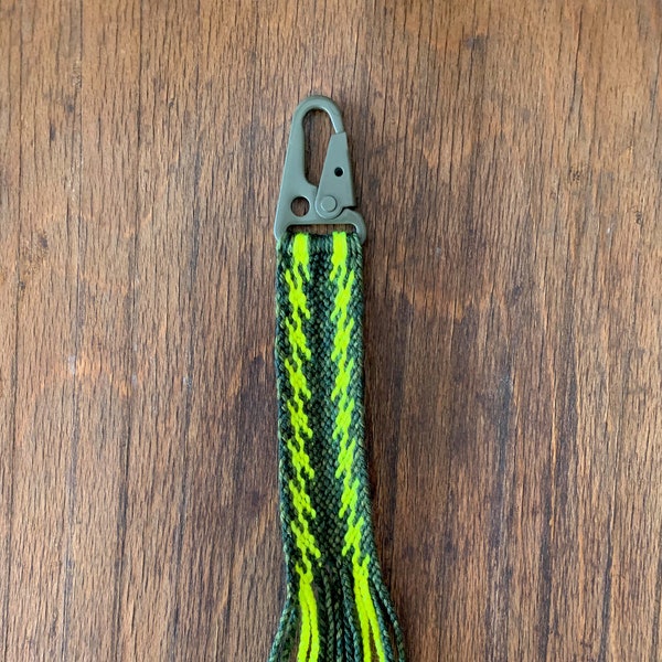 Porte-clés fléché vert et jaune fluo