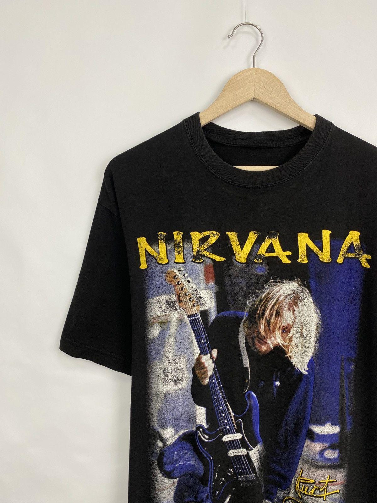 Vintage 90s Kurt Cobain Nirvana T-shirt Rare Retro Hype Y2K Size M
