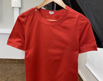 Camiseta Chanel vintage de los años 80, fabricada en Francia, talla 38, color rojo.