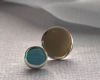 Asymmetriska örhängen i sterlingsilver: Moderna minimalistiska smycken