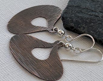 Orecchini bimetallici in rame, pendenti leggeri in rame, regalo per lei, orecchini in argento ossidato e rame.