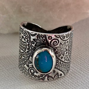 Adjustable silver tube ring with Turquoise gemstone bezel, paisley textured sterling silver tube ring with Turquoise