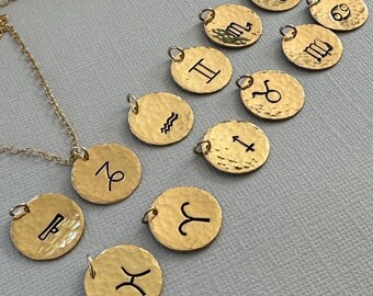 Collana con ciondolo zodiacale martellato in oro, regalo per Natale, gioielli personalizzati
