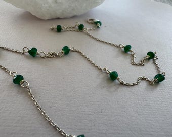 Collana in argento sterling con onice verde: delicato girocollo con pietre preziose