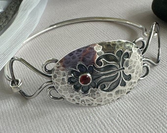 Hammered floral handmade bracelet with Garnet bezel, unique gift for her, oxidized silver bracelet.