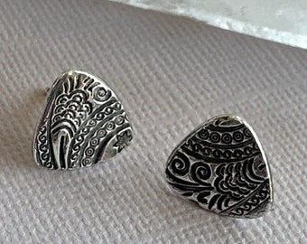 Pendientes de cachemira de plata de ley oxidada: joyería triangular hecha a mano