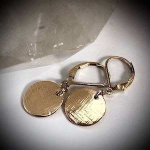 Small gold earring, hammered gold disc earrings