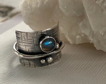 Artisan hammered sterling silver ring with Labradorite gemstone, Labradorite statement ring