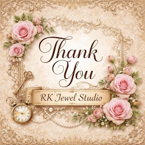 Puede incluir: Una tarjeta de estilo vintage con las palabras "Thank You" en escritura elegante. El dise&ntilde;o presenta rosas rosas, perlas y una pancarta que dice "RK Jewel Studio". Un reloj de bolsillo y una llave dorados a&ntilde;aden a la est&eacute;tica antigua.