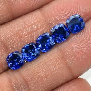25 karat lot Certifierad kunglig blå färg lab-odlad blå safir, kuddslipad, VVS1 klarhet ädelsten 10 x 10 MM, 5 stycken