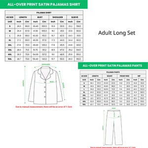 Puede incluir: Diagrama de un conjunto largo de pijama de sat&eacute;n para adultos. La camisa tiene medidas en pulgadas y cent&iacute;metros para largo, busto, hombro y manga. Los pantalones tienen medidas de largo, cintura, tiro y cadera.