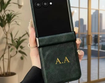 Funda de piel personalizada para Samsung Z Flip 6/7 / Funda con iniciales personalizadas / Funda plegable de lujo a prueba de golpes con elegantes letras doradas / Regalo para ella