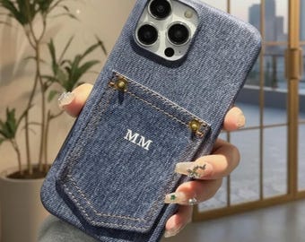 Funda de mezclilla personalizada con bolsillo / Iniciales personalizadas para iPhone 17/16/15 / Estuche de cuero con clip para tarjetas / Regalo a prueba de golpes para ella