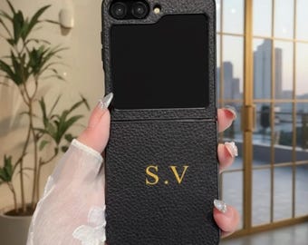 Funda personalizada para Samsung Z Flip 6 / Z Flip 7: Funda de piel vegana con nombre personalizado, diseño de lujo a prueba de golpes, protección plegable para el teléfono