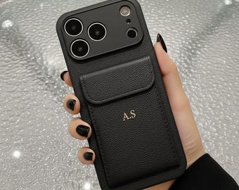 Funda personalizada para iPhone 17: funda de piel sintética tipo billetera con tarjetero e iniciales doradas, protección antigolpes.