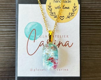 Handmade Glasschmuck: Anhänger aus recyceltem Glas mit kleinen Luftblasen