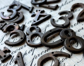 Kleine Vintage Metallzahlen