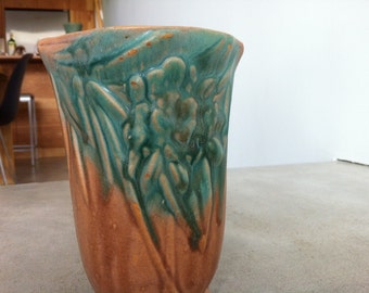 vintage mcoy leaf and berry vase