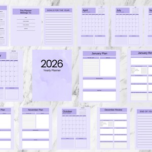 Könnte beinhalten: Ein hellvioletter Jahresplaner 2026 mit verschiedenen Seiten, darunter Kalender für jeden Monat, Seiten zur Zielsetzung und Planungsabschnitte. Der Planer enthält den Text "2026 Yearly Planner".