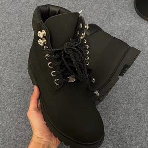 Timberland negras con diseño cruzado personalizado, hechas a mano