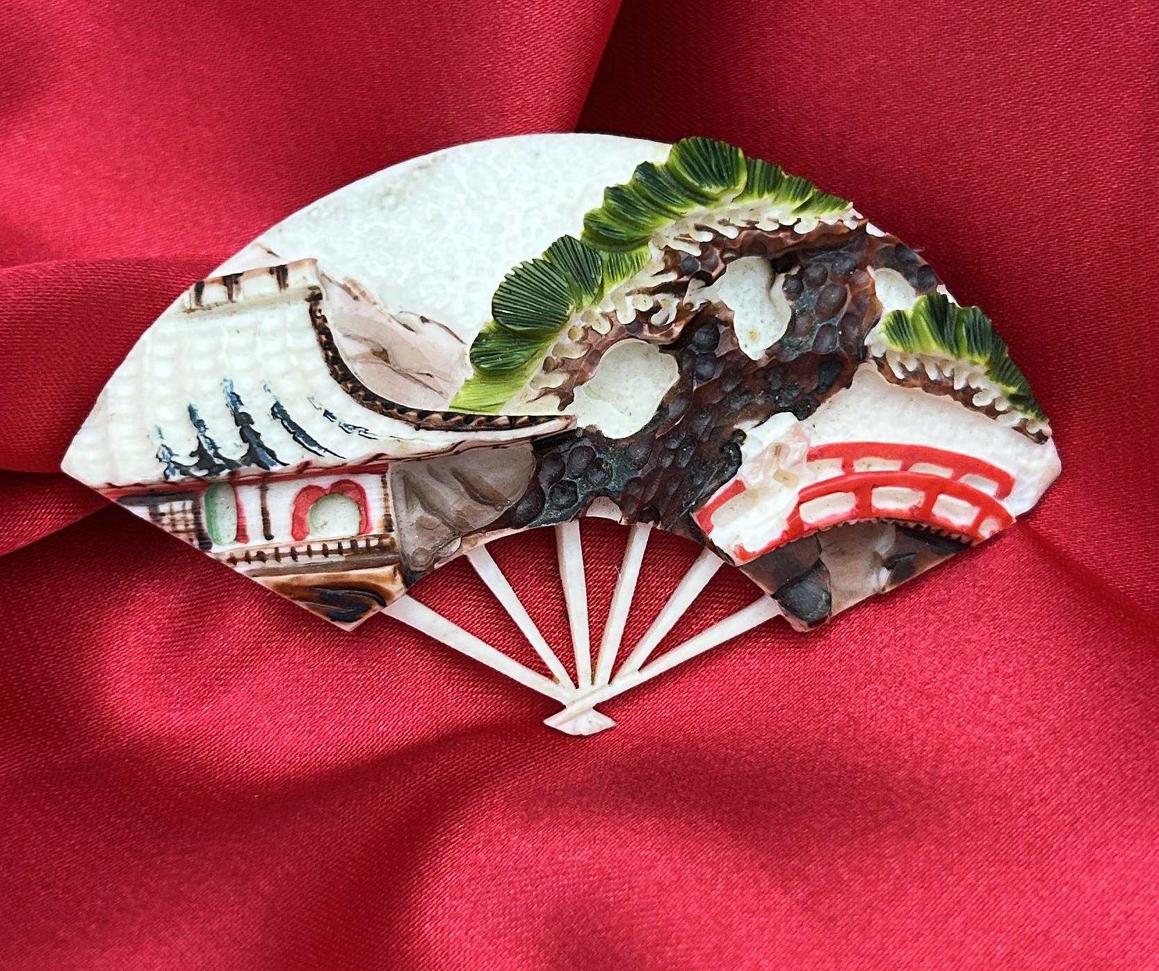 Vintage celluloid brooches - Etsy 日本