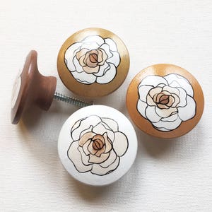 Gold Flower Knobs (large) Knobs and Pulls / Gold Knobs Metallic Knobs / Metallic Gold Knobs Metallic Pulls Drawer Knobs Vintage Gold Flowers