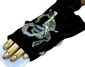 Dressy elegant armwarmers gloves in velvet and embellished. Fancy and formal. Steampunk