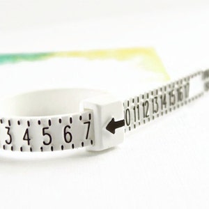 Adjustable Ring Sizer:  Plastic Ring Sizer, Reusable flexible Ring Sizer
