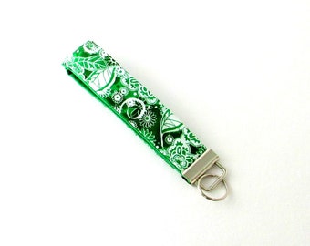 Floral Key Chain, Green Fabric Key Fob, Handmade Keychain Wristlet, White Flowers, Wrist Lanyard, Cloth Key Holder, Fabric Key Strap