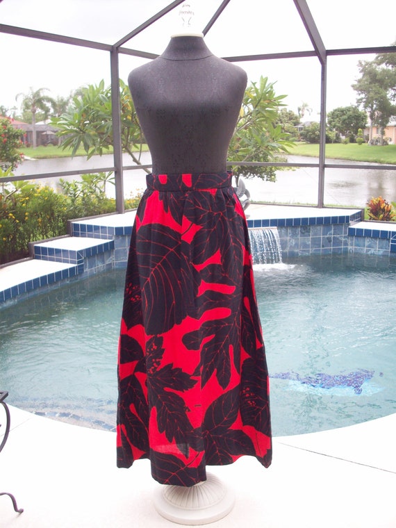 Black and Red Leaf Print Skirt