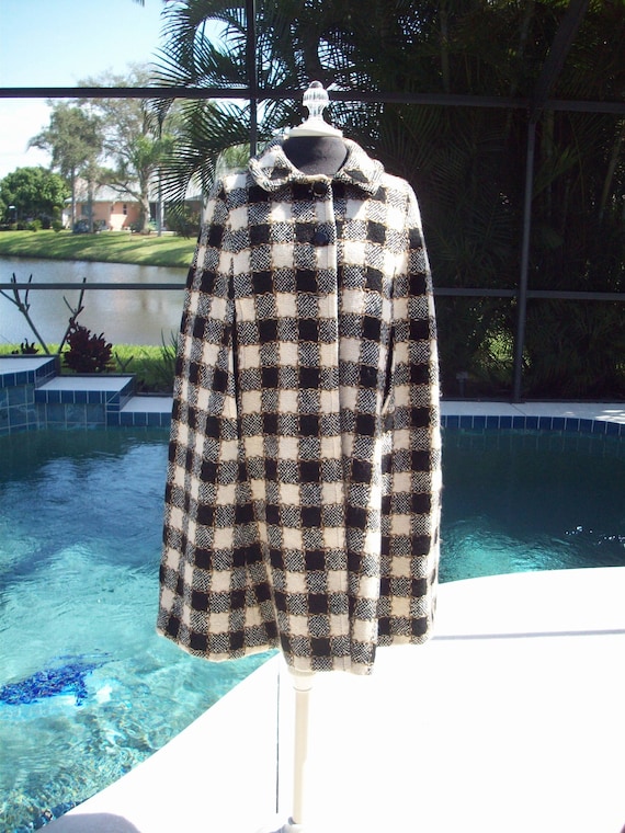 Gorgeous Vintage Checkered Capelet
