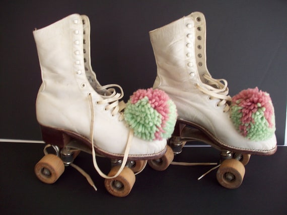 Vintage Wooden Chicago Roller Skates, White Woman's Size 6, Hyde Athletic  Shoe Co. With POM POMS, in the Vintage Metal Carry Case 