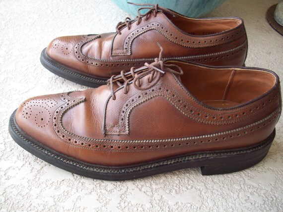 men brown wingtip shoes