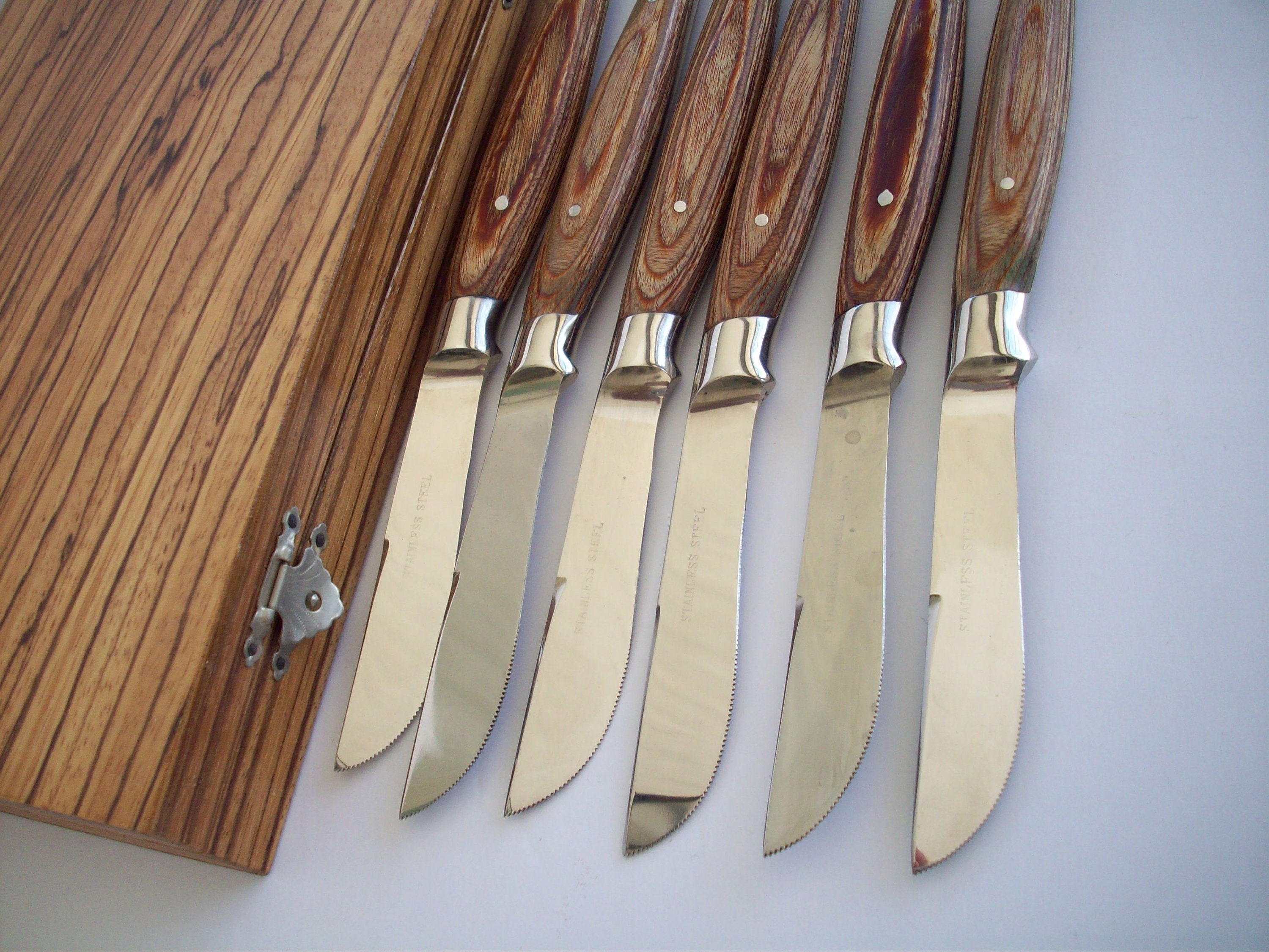 NOS 6 Piece Vintage Medallion Kitchen Knife Set w Wooden Wallnut Drawer  Holder