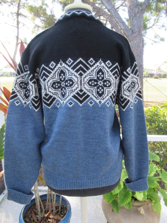 Lovely Vintage 100% Wool Sweater by John Rich and… - image 6