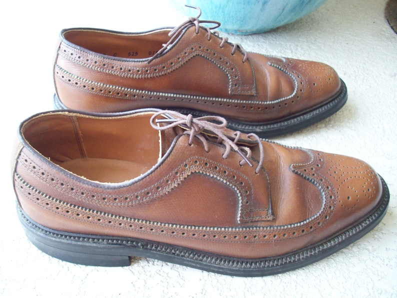 men brown wingtip shoes
