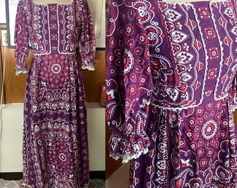 Vtg 60er 70er Bandana Print Medaillon Maxi Kleid XS Abbie Carlin Dirndl Oktoberfest Lila 1960er 1970er Vintage
