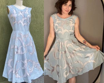 VTG jaren 50 SATIN Fit n Flare ee Sz 4 s Swingjurk blauw zilver Sidney Kramer 28" 27" volledige rok Feest Cocktailavond Rockabilly