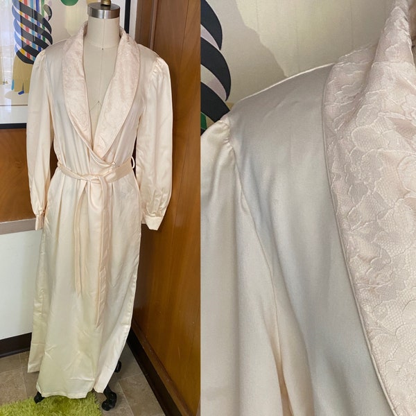 Vtg Nwot Lace collar Cream Robe Pearls & Lace Lingerie Lounge Wear 6 8 M Puff sleeve Dressing Gown Negligee Sleepwear Peignoir Bombshell