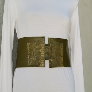 Kiwi Khaki Pea Green Leather Cinch Belt with &quot;Croc&quot; Trim