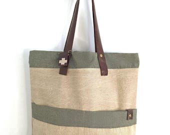 Gewaschene Denim-Farbblock-Einkaufstasche, echte Ledergriffe und Messingnieten, Canvas-Geldbeutel mit großer Kapazität und zwei Vordertaschen