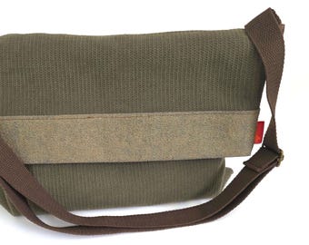 Handgemachte Denim Roll-Top Crossbody Bag, Messing & Leder Details