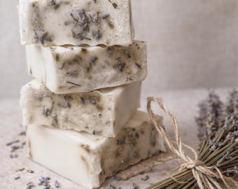 Jabón de lavanda con infusión de sebo, jabón corporal orgánico natural hecho a mano con lavanda, regalo de baño hidratante para pieles sensibles.