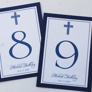 Ornate Cross Azul Marino Bautismo-Comunión Tabla De Números Tarjetas